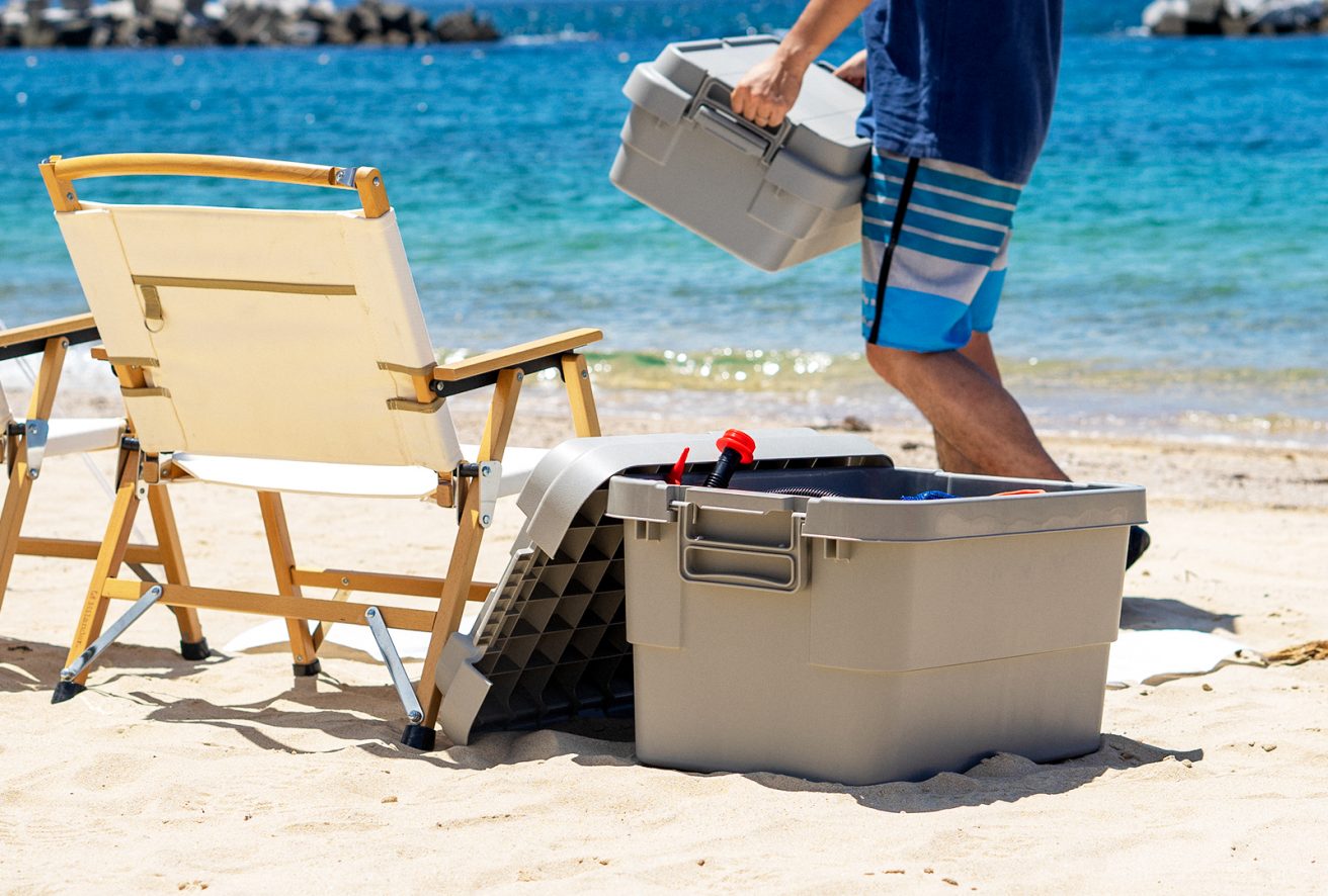 海水浴持ち物リスト】定番アイテムや持ち運ぶ収納ボックスまで 