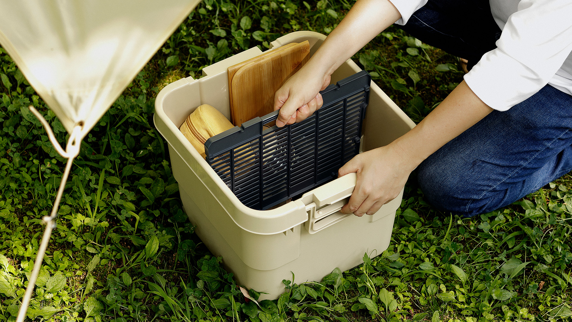 深型サイズのトランクカーゴに対応した仕切板が登場