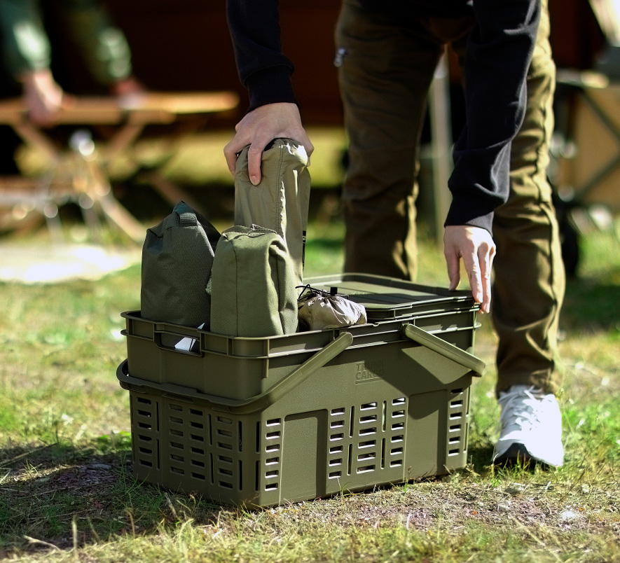 片開きできる蓋付きで長尺の道具も収納できます